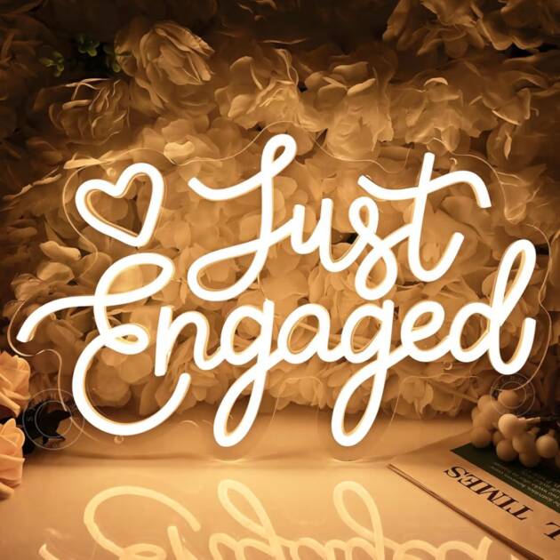 Letrero LED “Just Engaged”